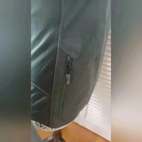 ASICS Women's Medium  Jacket - Picture 9 of 12